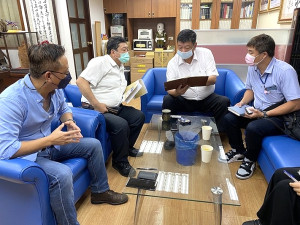 立委陳雪生25日邀請台電馬祖區處長楊志潡、珠山電廠主任陳皆福至立院辦公室說明人力補充及相關工作事項。(圖:立委陳雪生國會辦公室)
