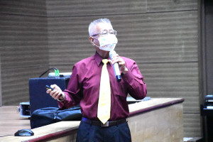 　「氣象將軍」來了！俞川心經友人賴尚甫介紹，26日專程抵馬參訪，並於馬港圖書館為水廠職員帶來馬祖氣候與水資源講座。（圖／文：曹重偉）