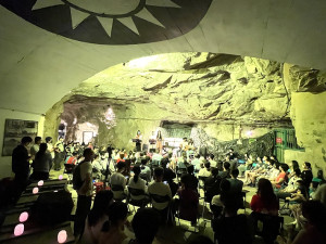 　大坵暗空活動因浪大移地北竿，短坡山陣地首度舉辦坑道音樂會。（圖／文：陳鵬雄）