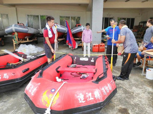 提昇水域救災救護能力,消防局啟動本縣消防、義消老舊救生艇、水上摩托車等水上救難裝備更新及救災救護強化訓練,總經費1600萬元。(圖/文:曹重偉)