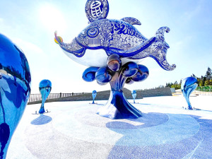 澎湖國家風景區管理處「嗨鼠地景藝術」榮獲IAA國際獎項協會聯盟旗下所屬謬思創意設計大獎景觀類雕塑組金獎。(圖:澎管處提供)