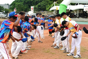 　111年縣運會慢壘球賽4日中午在福澳運動場開戰，南竿鄉以三戰全勝戰績輕鬆封王。（圖／文：曹重偉）