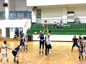 　111年縣運籃球賽最終戰，社會組北竿鄉78比76險勝莒光，贏下本屆籃球亞軍。（圖／文：馮紹夫）