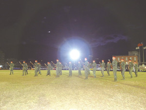 刺槍隊官兵動作整齊劃一,展現高昂戰志。(圖:鄭恆佳)