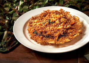 蛋酥脆香及鮮甜海味交織的「蜂巢海鮮」。(圖:台北福華提供)