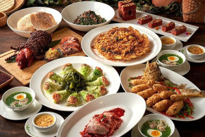 台北福華蓬萊邨「馬祖饗食卡蹓味」10人桌菜,熟食料理搭配特色甜點,即日起供應到年底。(圖:台北福華提供)