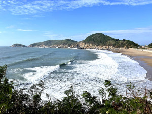 長浪來襲。（圖與文：陳鵬雄）