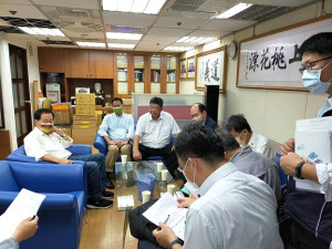 離島缺工問題嚴重,立委陳雪生13日邀集相關討論,擬透過延長工期,減低廠商的營運壓力。(圖:立委陳雪生辦公室)