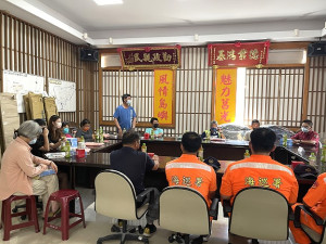 莒光警察所召開「111年度社區治安座談會議」,並進行交通安全宣導。(圖/文:宋幸儒)