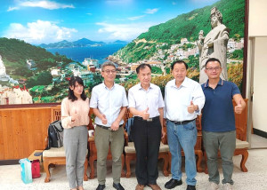 中央氣象局衛星中心副主任張保亮拜會府會,並提出中央氣象局準備新建氣象雷達站,以加強馬祖霧季觀測。(圖:連江縣政府)