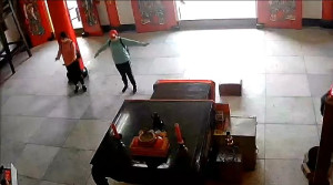 台灣一宮廟擅自在地區宮廟內進行法事,華光大帝廟方公佈監視器畫面,並表達譴責。(圖:華光大帝廟管會)