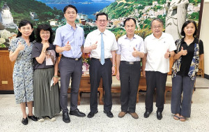 莒光鄉親有福了,彰化基督教醫院院長陳穆寬一行受邀前往莒光舉辦醫療義診及法律宣導;16日下午拜訪縣府,縣長劉增應感謝愛心義舉。(圖:連江縣政府)