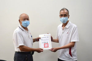 　選戰開打，選委會監察小組召開首次會議及頒發聘書，就各參選人所提政見、候選人競選辦事處及政黨推薦投開票所監察員進行審查。（圖／文：曹重偉）