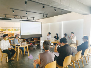 馬祖地方創生與產業發展講座,國發會主委龔明鑫、4位地區青年業者座談,探討馬祖青年創業環境面臨的問題。(圖/文:馮紹夫)