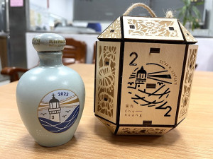 2022莒光海洋觀光年贈紀念酒活動,東莒已發放完畢,西莒尚餘463份,想要領取的遊客動作要快了。(圖/文:宋幸儒)