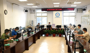 　指揮中心21日召開第179次防疫會議，公布新增18名確診，分布南竿13例、北竿2例、東引2例、西莒1例；累計2814位病患康復解隔。（圖／文：曹重偉）