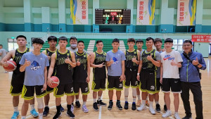 連江縣籃球隊首戰輸給澎湖,24日接續對戰金門。沙灘木球團體桿數賽競爭激烈,連江縣木球隊獲得亞軍。(圖:縣府教育處)