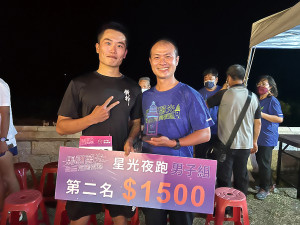 　莒光機步連中士方朝泰（左）榮獲星光夜跑第二名佳績。（圖：陳柏村）