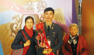 　穿軍服讚！