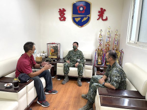 消防局莒光分隊與莒光守備大隊召開「災害防救研討會議」,希望強化救災機制,以期能減少民眾生命財產損失。(圖/文:宋幸儒、莒光消防分隊)