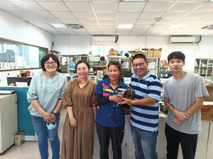 莒光鄉民代表會致贈敬恆國中小老師精緻點心,祝福教師節快樂。(圖/文:宋幸儒)