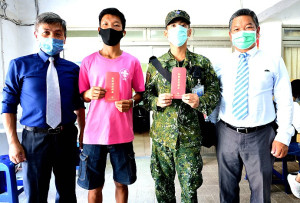 　東引鄉公所普發每位鄉民3000元振興消費禮金，民國111年8月31日前設籍於東引鄉之鄉親及取得居留證之外（陸）籍配偶皆可領取。（圖／文：陳其敏）