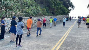 連江縣體育會運動i台灣慢跑健行活動西莒場,大家趁著秋高氣爽的天氣走出戶外,接近大自然美景。(圖/文:宋幸儒)