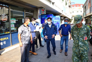 　國慶籌備委員會秘書長陳宗彥訪視東引，瞭解異地連線演唱國歌相關準備工作，及勘察東引鄉行政大樓及地下停車場重建工程進度與施工品質。（圖／文：陳其敏）