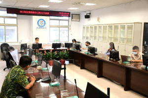 　指揮中心5日召開第182次防疫會議，公布新增21名確診，分布南竿17例、東引2例、北竿1例、東莒1例；累計3097位病患康復解隔。（圖／文：曹重偉）