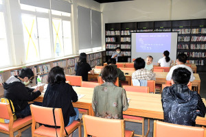 　推動母語傳承，縣府文化處今年針對不同需求開設多場次閩東語課程；8日、9日兩天邀請劉宏文老師主講從閱讀來學馬祖語。（圖／文：曹重偉）