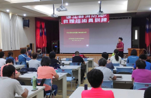 　為確保民力及強化義消執勤技能，消防局推出初級救護技術員訓練計畫，針對局內各隊無證照之義勇消隊員進行密集訓練。（圖／文：曹重偉）