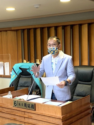 副議長周瑞國進行質詢。(圖/文:馮紹夫)