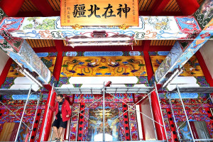 　東引天后宮相傳初建於清末嘉慶年間，近來進行彩繪美化，讓宗教文化不斷傳承下去。（圖／文：陳其敏）