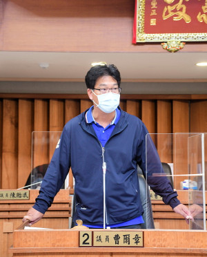 　議員曹爾章進行質詢。（圖／文：曹重偉）