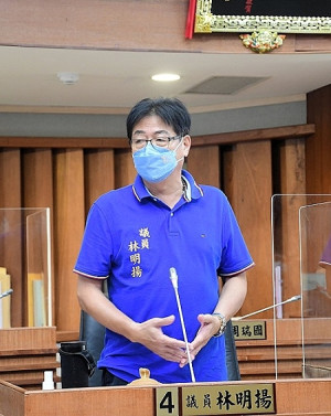 議員林明揚進行質詢。(圖/文:曹重偉)