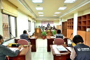 　東引鄉民代表會第11屆第8次定期大會開議，主席王維德期勉鄉公所團隊發揮創新精神，為地方注入更多的經濟動能。（圖／文：陳其敏）