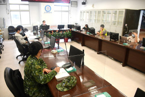 　指揮中心第183次防疫會議，公布新增24名確診，案例分布南竿20例、東引2例、北竿1例、西莒1例；共3329位病患康復。（圖／文：曹重偉）