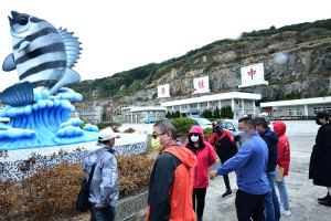 　東引鄉民代表會第11屆第8次定期大會，第二天鄉政考察，走訪中柱港區瞭解環境景觀維護情形。（圖／文：陳其敏）