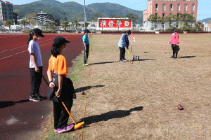 　111年連江縣體育季縣長盃木球錦標賽熱鬧開打，個人球道賽國中女子組冠軍敬恆曹媛婷、亞軍敬恆鄭媛媜、季軍中山柯佩辰。（圖／文：吳嘉榮）