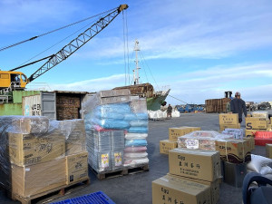 　北竿白沙碼頭21日起終於迎來中斷多日的民生建材等物資。（圖／文：陳鵬雄）