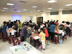 　連江縣農會推出手作淡菜披薩食農、家政推廣活動，進行淡菜知識科普及手作淡菜披薩教學。（圖／文：吳嘉榮）