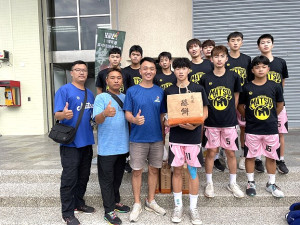HBL全國高中籃球甲級資格聯賽,馬祖高中27日95比49勝六信高中,喜迎隊伍二連勝。(圖:林建中、陳智偉)