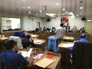 　南竿鄉代會第2天鄉政總質詢，鄉代們針對墓政業務、廣播系統等多項議題提出質詢。（圖／文：吳嘉榮）