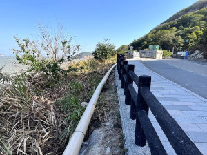 　環島北路截流系統進行抽水管路更新，由納骨堂至坂里水庫全長1.6公里，採部份明管及部份暗管施工法。（圖／文：陳鵬雄）