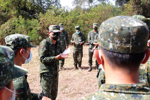 陳指揮官視導訓練示範。(圖:林家豪)