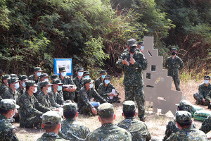 陳指揮官實施指導與總結。(圖:林家豪)