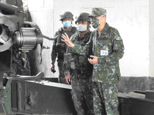 陳指揮官實施訓練指導。(圖:姜智傑)