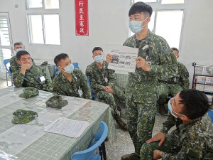 輔導長實施課前提示。(圖:鄭恆佳)