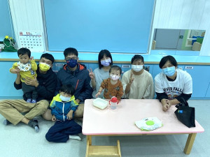 東莒公共托育家園3日晚間舉辦親子副食品DIY活動。(圖/文:蔡夢玲)