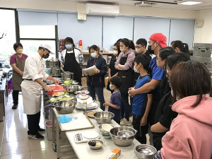 　家庭支持服務暨家事平權宣導透過認真又精彩的教學，讓每位成員快樂學習、收穫滿滿。（圖／文：吳嘉榮）